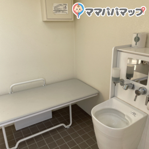 ぼうけん広場（公園）の授乳室・おむつ替え台の写真(2枚目)