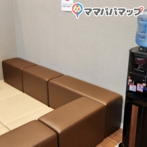 授乳室の外にウォーターサーバーがあります。