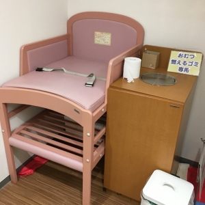 山口伊三郎家具(1F)の授乳室・おむつ替え台の写真(3枚目)
