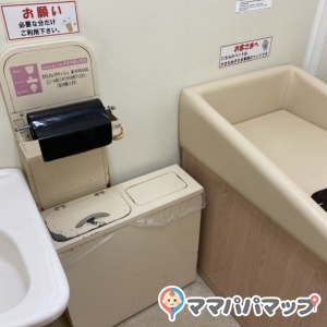 ダイソー側の多目的トイレ