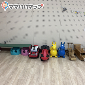 カーテンで仕切って授乳可能