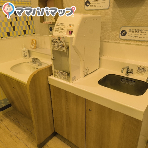 エキスポシティー(1F)の授乳室・おむつ替え台の写真(2枚目)