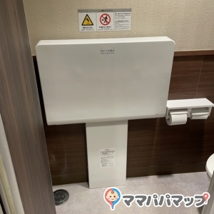 個室2個のうち、1カ所に交換台有り