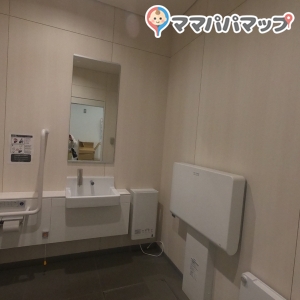 しろテラス内の多目的トイレのオムツ替え台情報 画像1