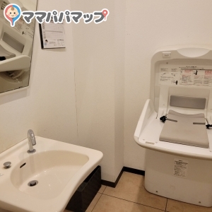 くすりの福太郎習志野台店(1F　多目的トイレ)のオムツ替え台情報 画像1