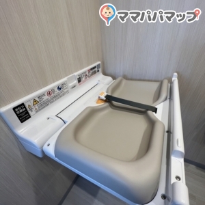オムツ替え台