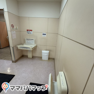 イオンモール姫路大津(2Fトイレ)のオムツ替え台情報 画像2