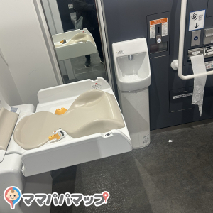 オムツ交換台