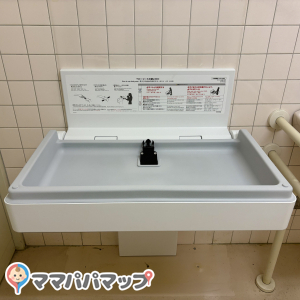 前橋市役所 下川淵公民館のオムツ替え台情報 画像1