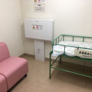 能登川コミュニティセンター(1F)の授乳室・おむつ替え台の写真(2枚目)