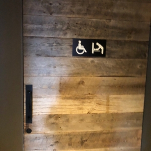 ピッツェリアエイト 中目黒店(1F)のオムツ替え台情報 画像3