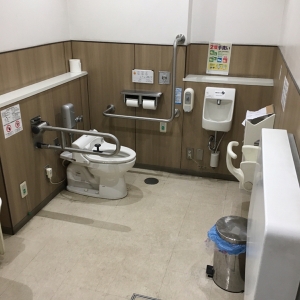 オーケー　仲池上店(1F)の授乳室・おむつ替え台の写真(2枚目)