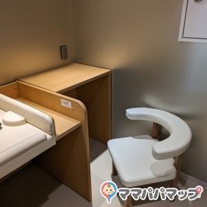 旧岩崎邸庭園（サービスセンター）(1F)の授乳室・オムツ替え台情報 画像2