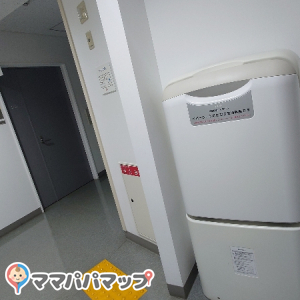 おむつ台(3階)　トイレ前廊下
