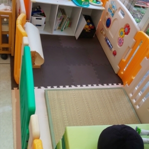 広々キッズスペースで長い時間も待っててもらえます
