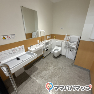 ココカラファイン 魚住店のオムツ替え台情報 画像1