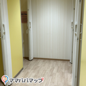 ららぽーと福岡 2階ベビー休憩室(2F)の授乳室・おむつ替え台の写真(2枚目)