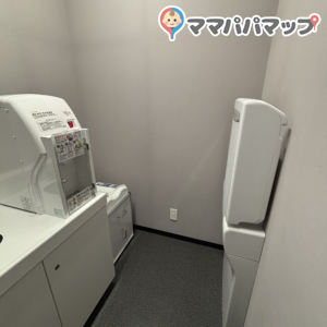 GIANTS TOWN STADIUM(ジャイアンツタウンスタジアム)(2F)の授乳室・おむつ替え台の写真(2枚目)