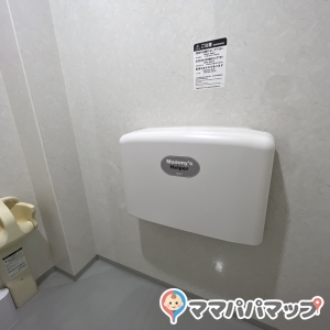 auショップ岡山十日市のオムツ替え台情報 画像1