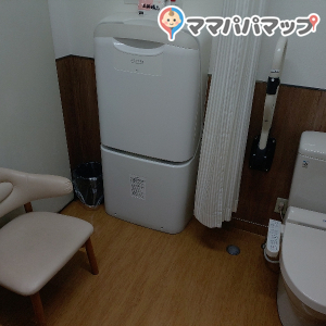 カインズホーム富士店(1F)の授乳室・おむつ替え台の写真(1枚目)