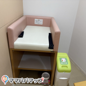トヨタカローラ博多 空港榎田店の授乳室・オムツ替え台情報 画像2
