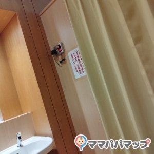 入口横に非常ボタンあります。