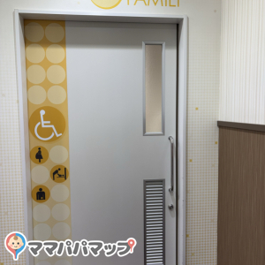 フジ 小郡店のオムツ替え台情報 画像1