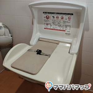 綿半スーパーセンター　長池店(1F)の授乳室・おむつ替え台の写真(1枚目)