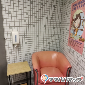 赤ちゃんの頭を左にする場合は壁に当たらないよう注意。（2025.05byみみ）