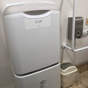 ラ・ムー彩都店(1F)のオムツ替え台情報 画像1
