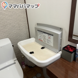ながの歯科のオムツ替え台情報 画像2