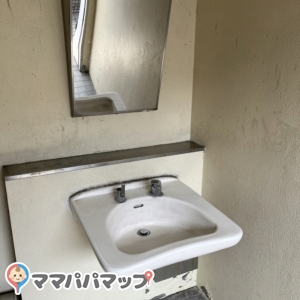 東田大通り公園 公衆トイレのオムツ替え台情報 画像2