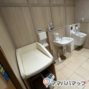 MEGA ドンキホーテ 福知山店(1F)のオムツ替え台情報 画像1