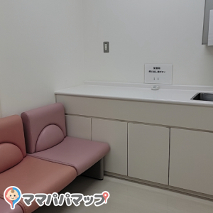 名古屋第一赤十字病院(3Fの小児科前 ・  ﾊﾞｰｽｾﾝﾀｰ)の授乳室・オムツ替え台情報 画像3