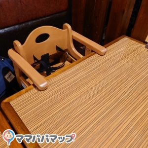 机に備え付けるタイプのベビーチェア