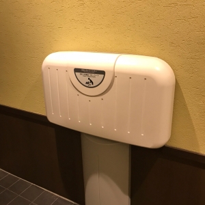 おむつ交換台 女性トイレのみ