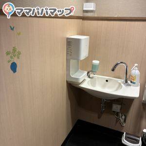 ガスト松戸東口店のオムツ替え台情報 画像1