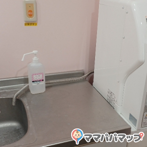 上野動物園 お手洗 (さるやまキッチン)(2F)の授乳室・オムツ替え台情報 画像2