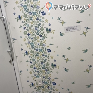 TOTO DAIKEN YKKAP札幌コラボレーションショールームの授乳室・おむつ替え台の写真(1枚目)