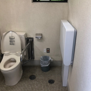 横浜市立金沢動物園ユーラシア休憩所の授乳室・オムツ替え台情報 画像1