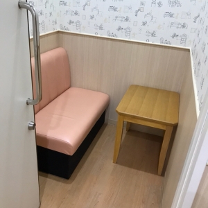 プラスワン島忠ホームズ北赤羽店(1F)の授乳室・オムツ替え台情報 画像5