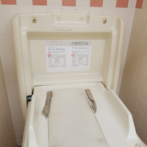 サミットストア 砧店(2F)のオムツ替え台情報 画像2