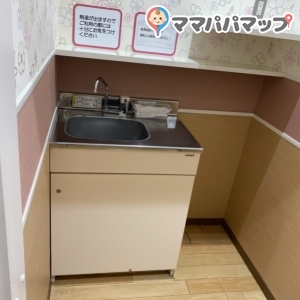 ミスターマックス町田多摩境店(1F)の授乳室・おむつ替え台の写真(4枚目)
