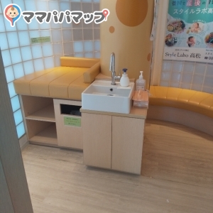 さぬきこどもの国(1F)の授乳室・オムツ替え台情報 画像3
