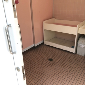 西松屋・緑橋店のオムツ替え台情報 画像1