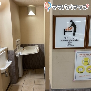 女子トイレ内