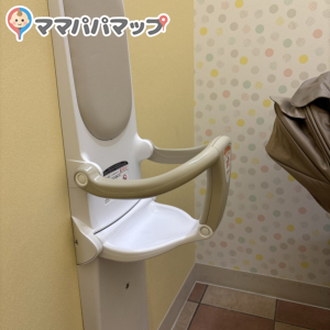 ジョイフル本田 千葉ニュータウン店(1F)の授乳室・おむつ替え台の写真(1枚目)