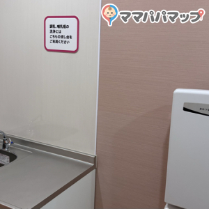 ミスターマックスSelect和白店の授乳室・おむつ替え台の写真(2枚目)