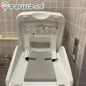タウトナコーヒー　赤レンガ店のオムツ替え台情報 画像2
