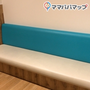 自販機横のソファ